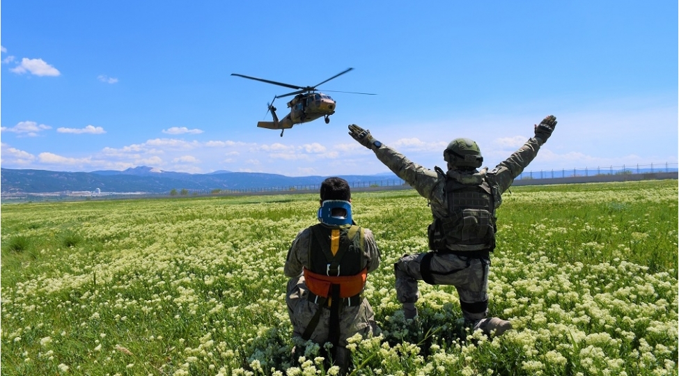 azerbaycan-pilotlari-turkiye-semasinda-foto