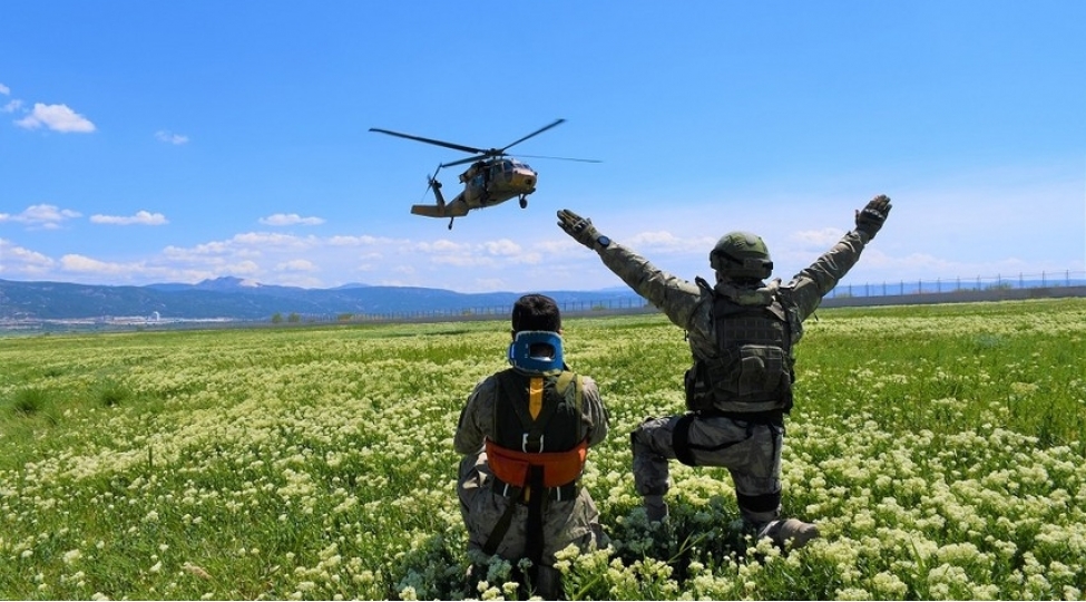 azerbaycan-ve-turkiye-herbi-pilotlari-birge-telim-kechirib