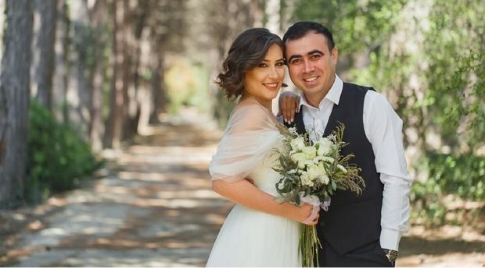 meshhur-teleaparici-din-emekdashi-ile-aile-qurur