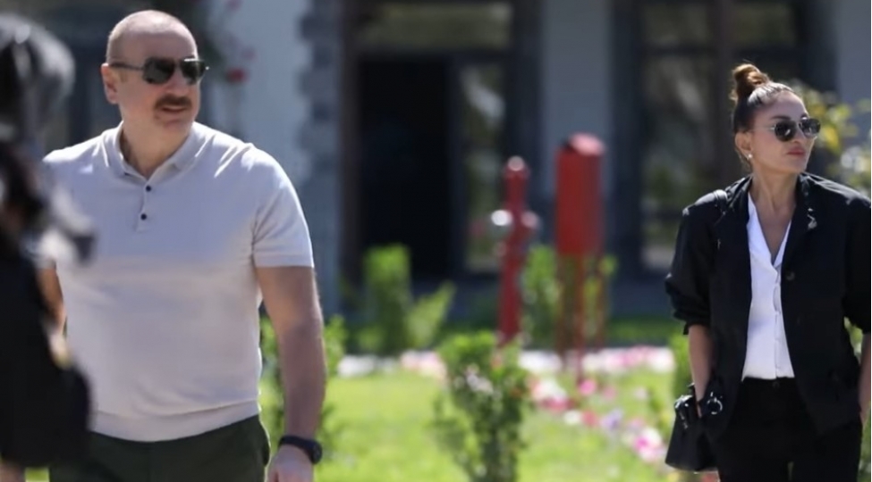 prezident-ve-birinci-xanim-agalida-goyerchin-abide-fevvare-kompleksi-ile-tanish-olublar-video