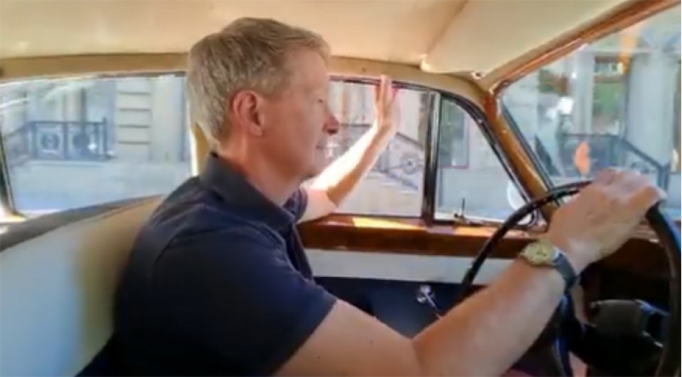 britaniya-sefiri-bakida-klassik-avtomobil-surub