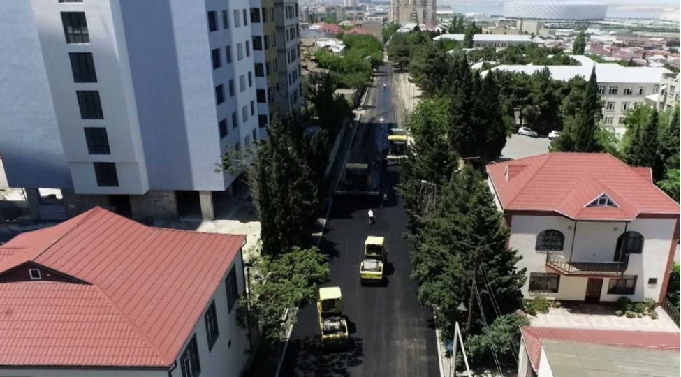 nizami-rayonunda-memmedeli-sherifli-ve-shirin-mirzeyev-kucheleri-temir-olunur-fotovideo