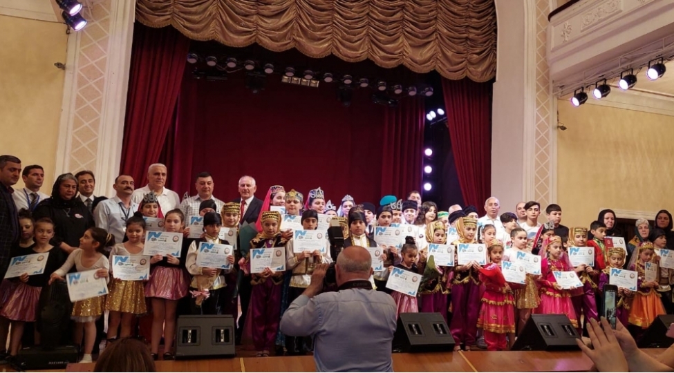 azeri-qafqaz-mahni-ve-reqs-qrupundan-shanli-qelebemize-hesr-olunan-konsert-foto