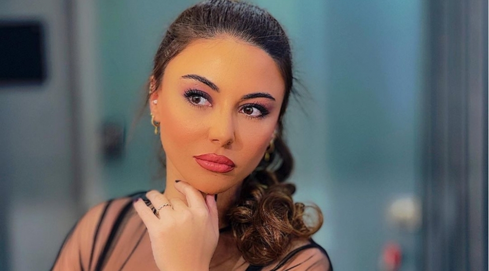 aysel-uzum-gulse-de-ichim-qan-aglayir