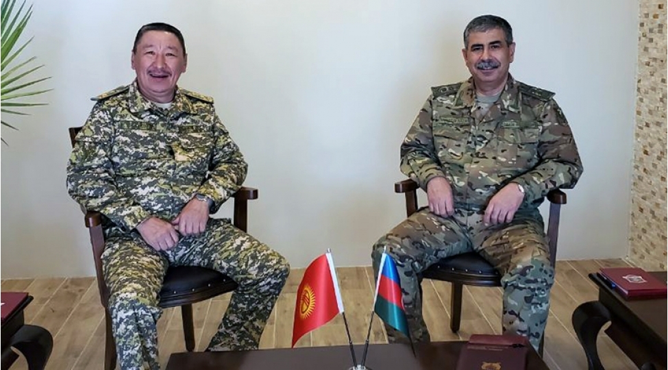 azerbaycan-ve-qirgizistan-mudafie-nazirlerinin-ikiterefli-gorushu-kechirilib-foto