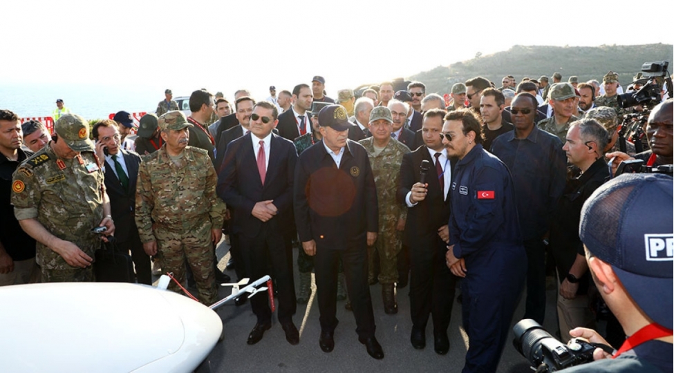 zakir-hesenov-turkiye-mudafie-senayesi-nazirliyinin-teshkil-etdiyi-sergini-ziyaret-edib