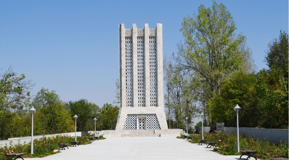 molla-penah-vaqif-nece-eshik-agasi-oldu