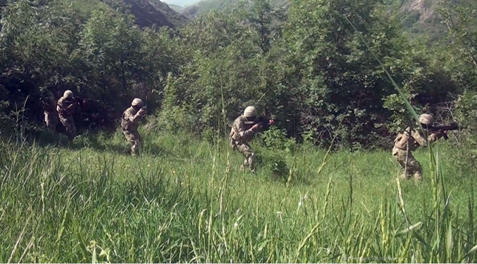 komando-bolmelerinde-taktiki-xususi-telimler-kechirilib-video