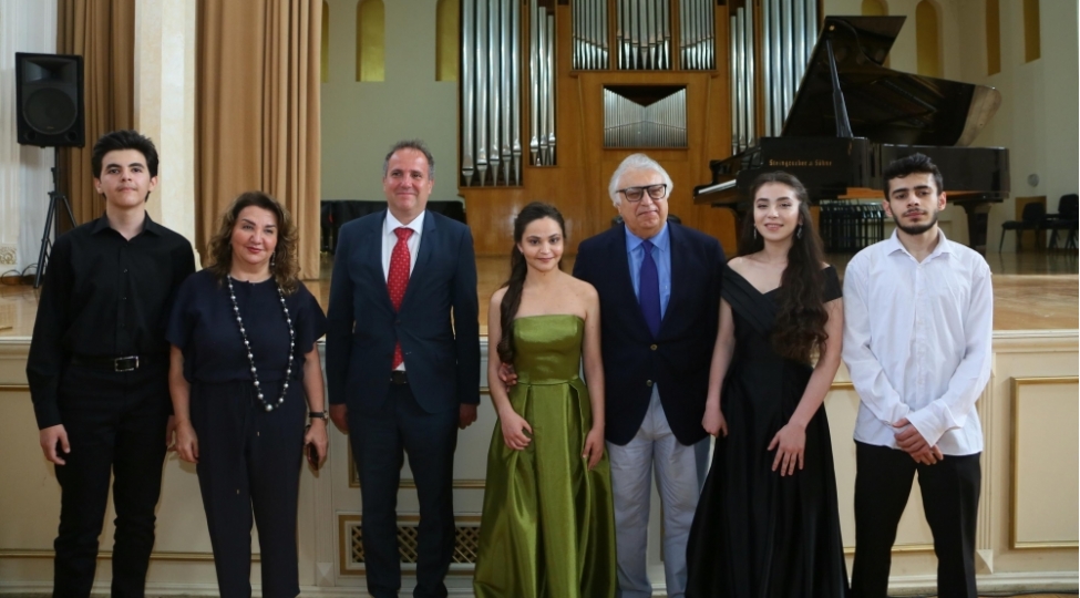 baki-musiqi-akademiyasinda-meshhur-macar-bestekarin-bustunun-achilishi-olub-foto