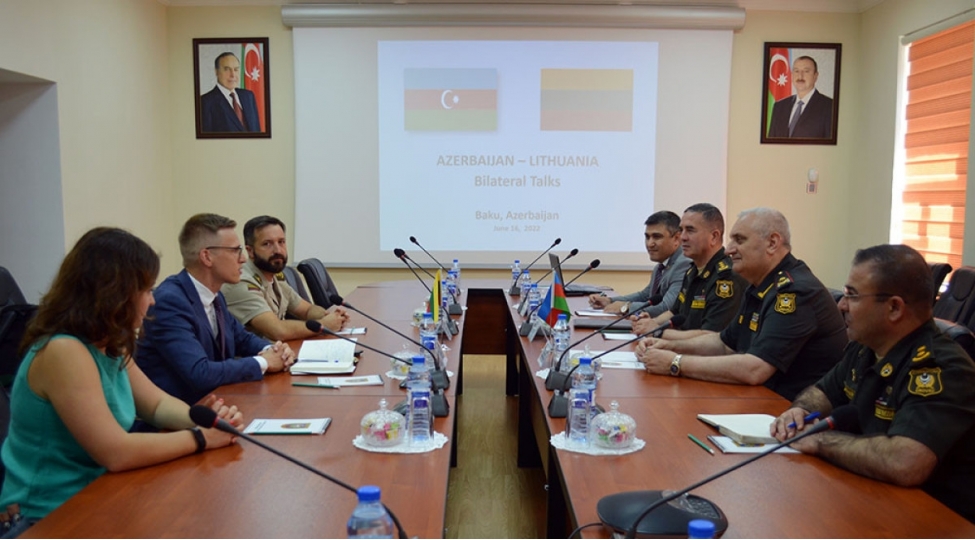 azerbaycan-litva-herbi-emekdashligi-muzakire-edilib