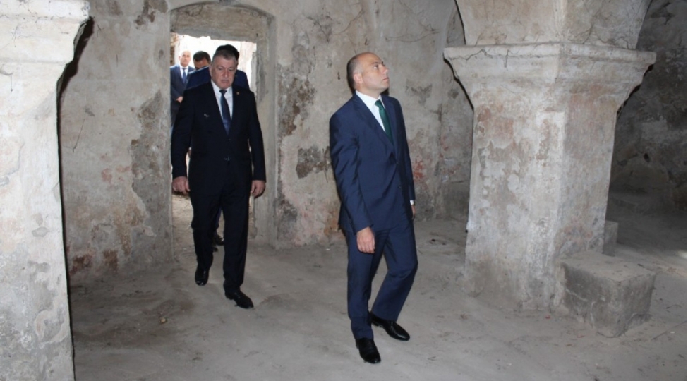 medeniyyet-naziri-sabirabaddaki-tarix-diyarshunasliq-muzeyinde-olub