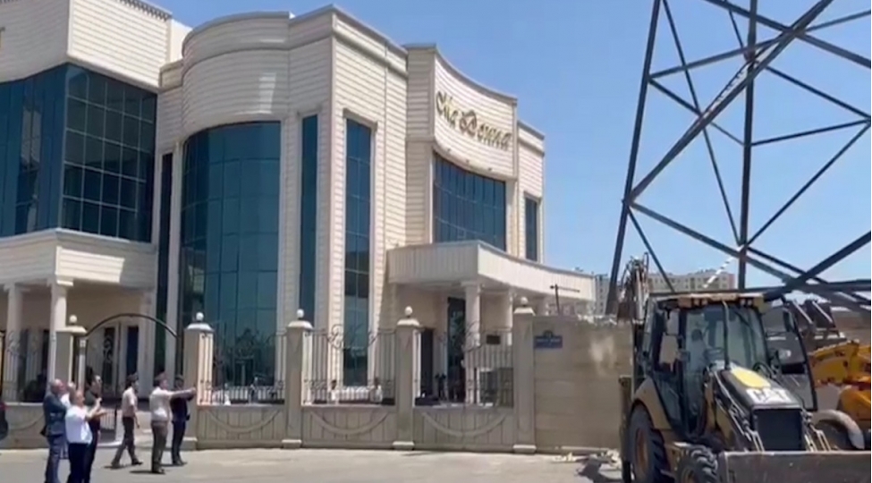 bakida-meshhur-shadliq-evinin-hasari-sokulub-video