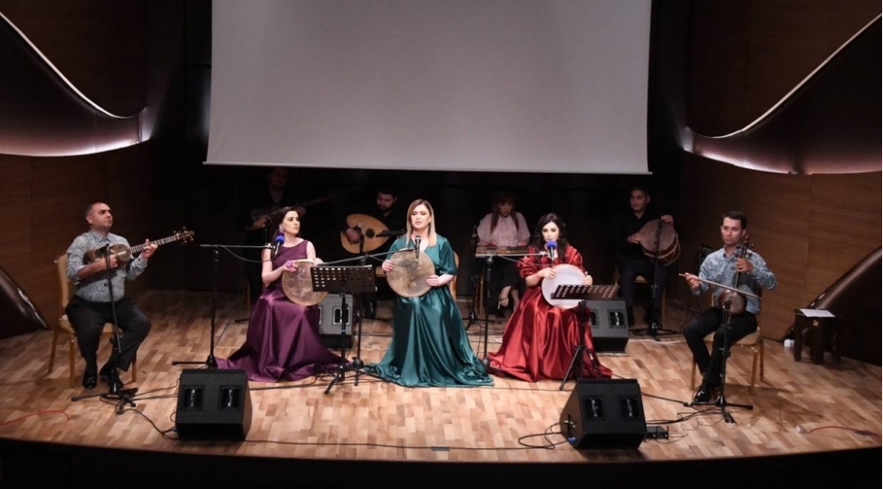 mugam-axshamlari-bayati-shiraz-mugami-teqdim-olunub