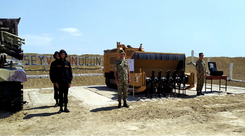 turkiyeli-mutexessisler-azerbaycan-herbchileri-uchun-minatemizleme-kursu-kechir