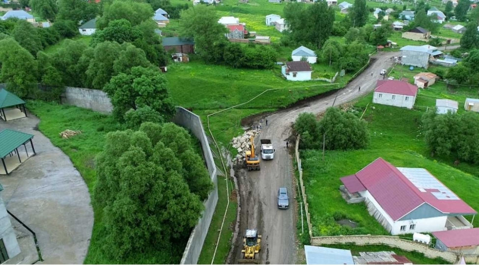 dashkesenxoshbulaqastaf-avtomobil-yolu-yeniden-qurulur-fotovideo