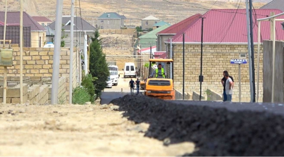 lokbatan-qesebesinde-38-km-uzunluga-malik-kuchelerde-temir-ishleri-icra-olunur-fotovideo