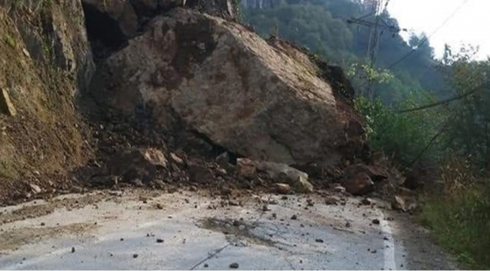 turkiyede-surushme-olub-gurcustan-yolu-baglanib-olen-ve-yaralananlar-var-video