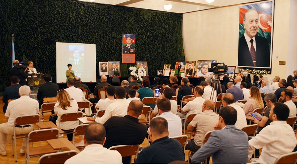 shehidlerin-xatiresine-hesr-olunmush-anim-merasimi-kechirilib-3