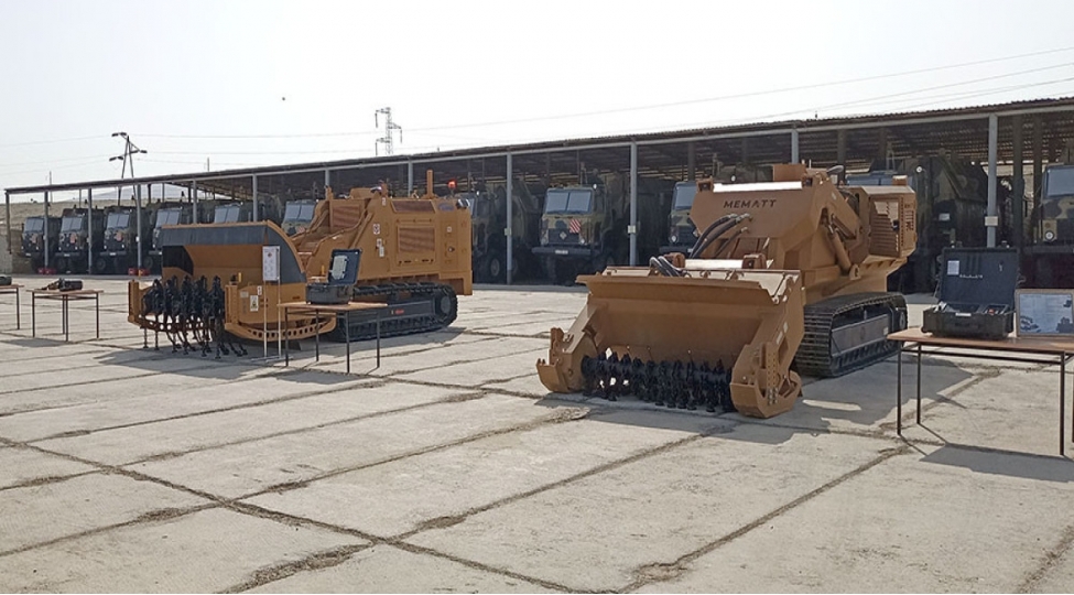 muasir-mina-eleyhine-qoruyucu-geyimler-numayish-etdirilib-video