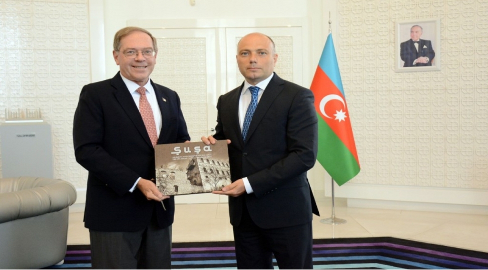 anar-kerimov-absh-sefiri-ile-gorushub-foto