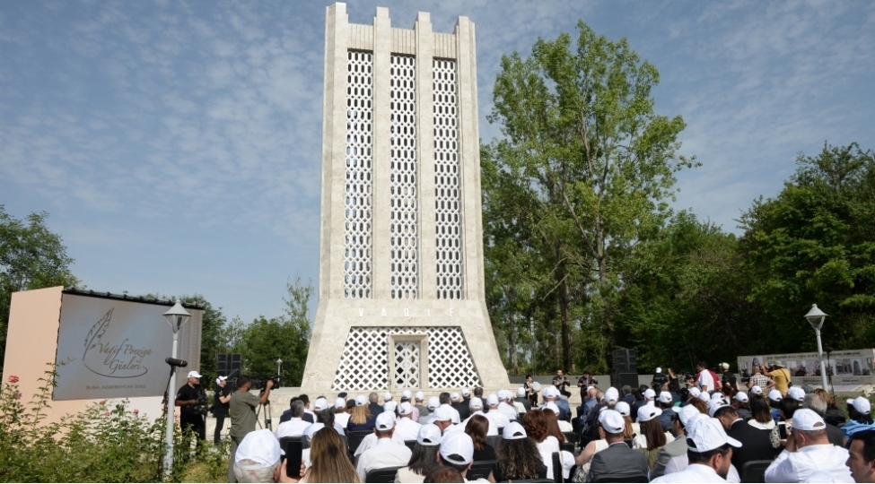 shushada-vaqif-poeziya-gunleri-dahi-shairin-meqberesi-onunde-davam-edib-foto