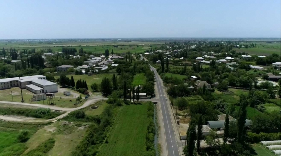 qaragaci-mirzeceferli-mollaguller-avtomobil-yolu-yeniden-insha-olunub-fotovideo