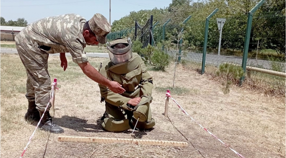 turkiyeli-mutexessisleri-azerbaycan-herbchileri-uchun-minatemizleme-meshgeleleri-kechirler-fotovideo