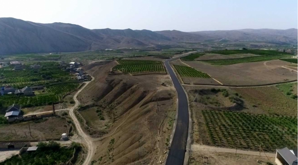 haciqabulda-12-min-ehalinin-istifade-etdiyi-yolun-asfaltlanmasina-bashlanilib-fotovideo