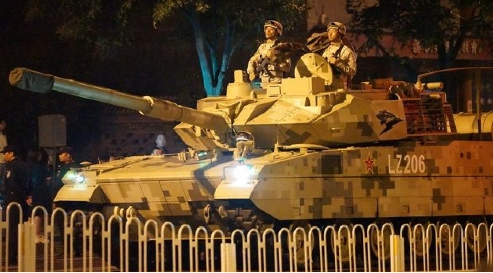 chinde-tanklar-kuchelere-chixarildi