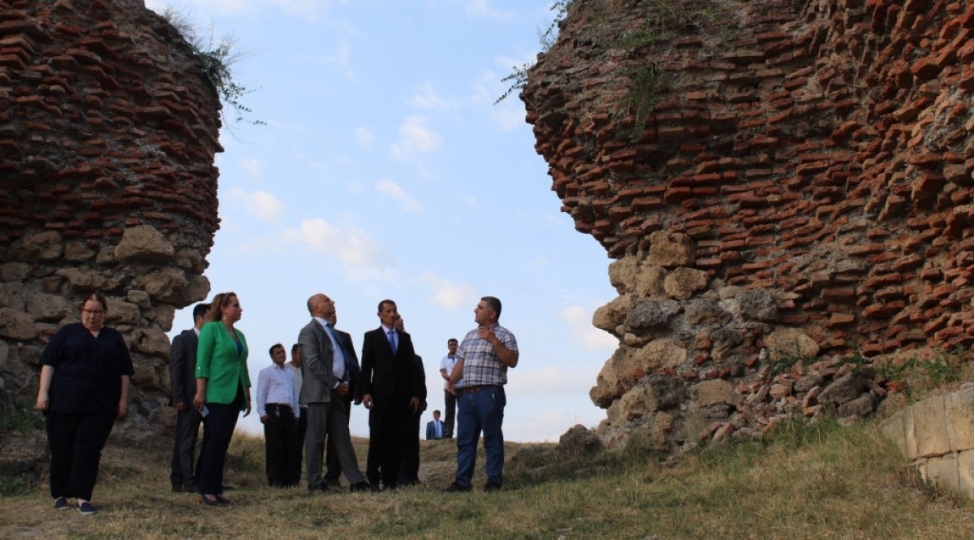 anar-kerimov-qebelede-medeniyyet-muessiselerinin-fealiyyeti-ile-tanish-olub
