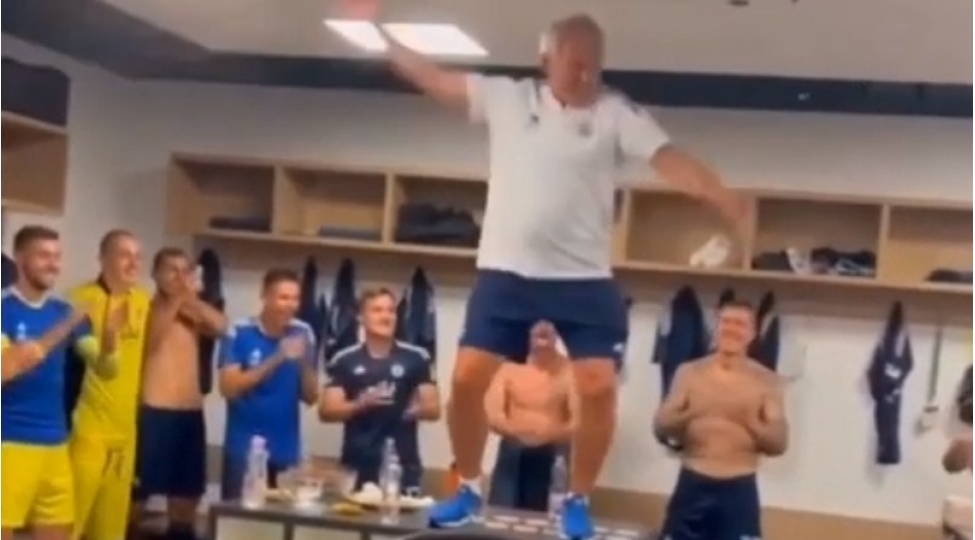 slovanin-hekimi-qelebeni-maraqli-reqsle-qeyd-edib