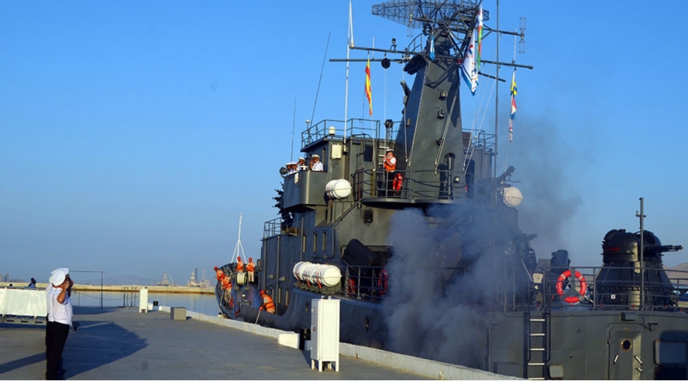 azerbaycanin-herbi-gemileri-rusiyada-seferdedir