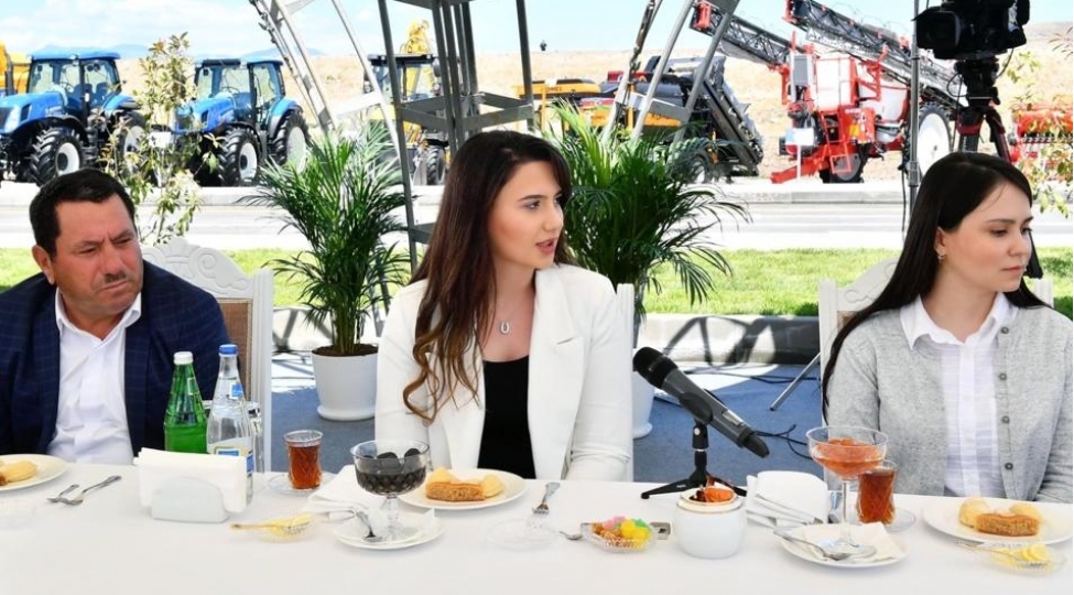 agali-sakini-atamin-zengilandan-chixdigi-yashda-men-geri-qayitdim-fotovideo