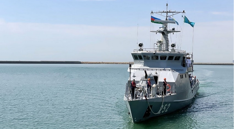 qazaxistanin-herbi-gemileri-olkemize-gelib