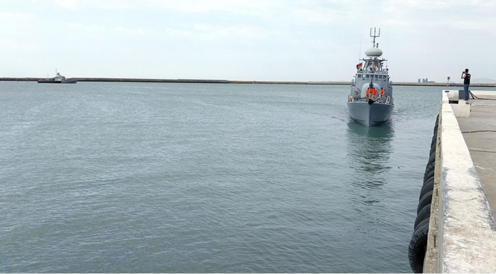 iranin-herbi-gemileri-bakiya-gelib-2