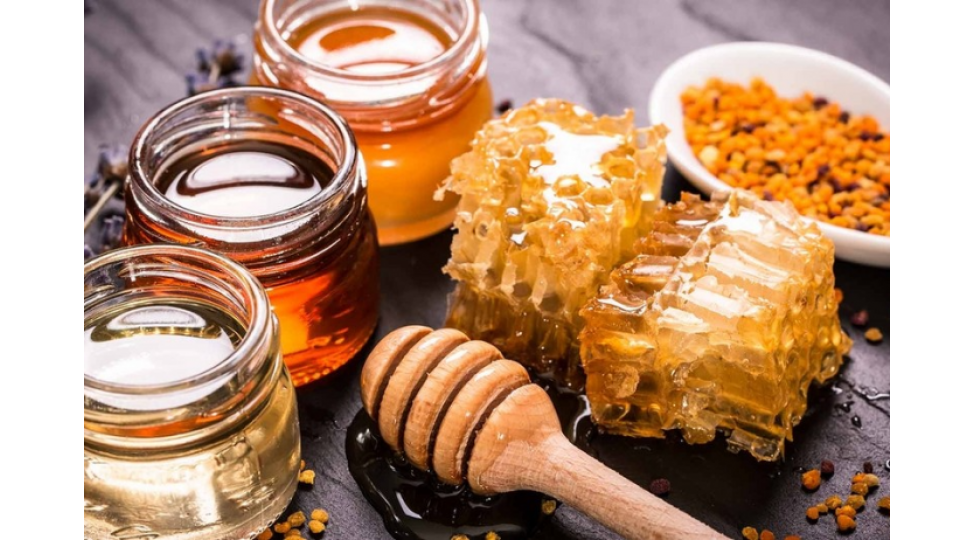 bir-chay-qashigi-bal-yemek