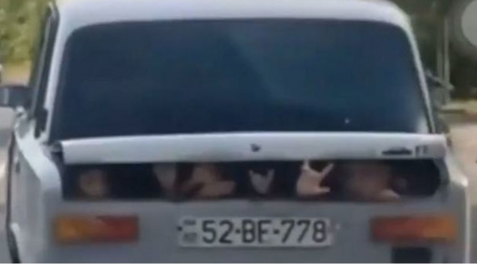 ushaqlari-mashinin-baqajina-mindirib-yola-chixdi-video