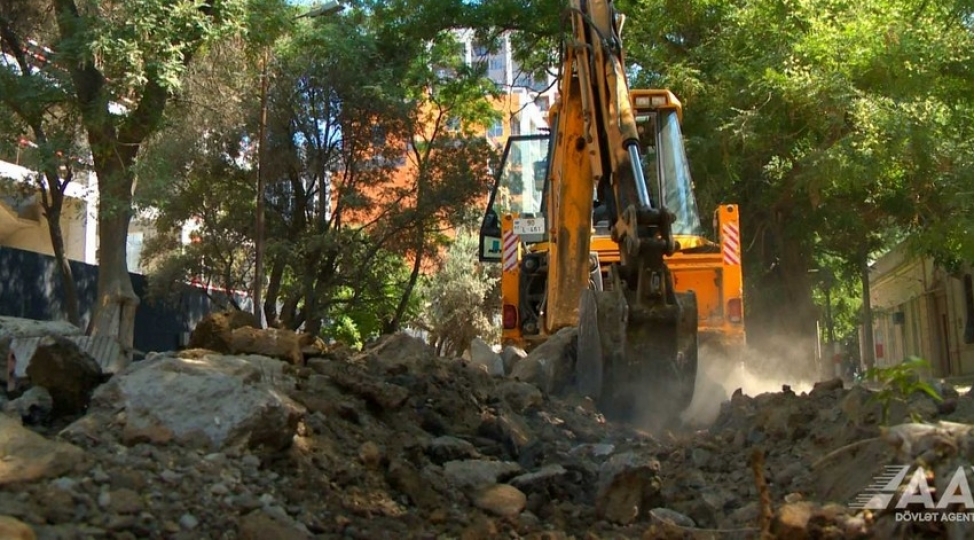 bakinin-elieshref-elizade-kuchesi-temir-edilir