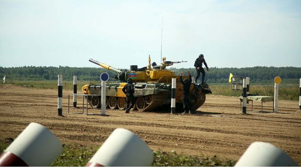 herbi-qulluqchularimiz-tank-biatlonu-musabiqesinde-ilk-yarisha-bashlayiblar