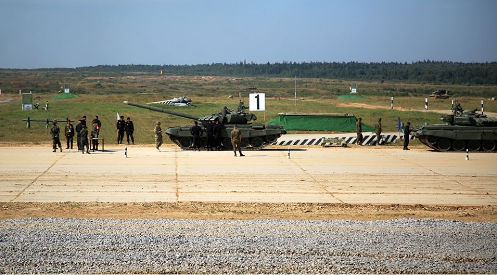 tank-biatlonu-musabiqesinde-komandalar-normativleri-yerine-yetiribler