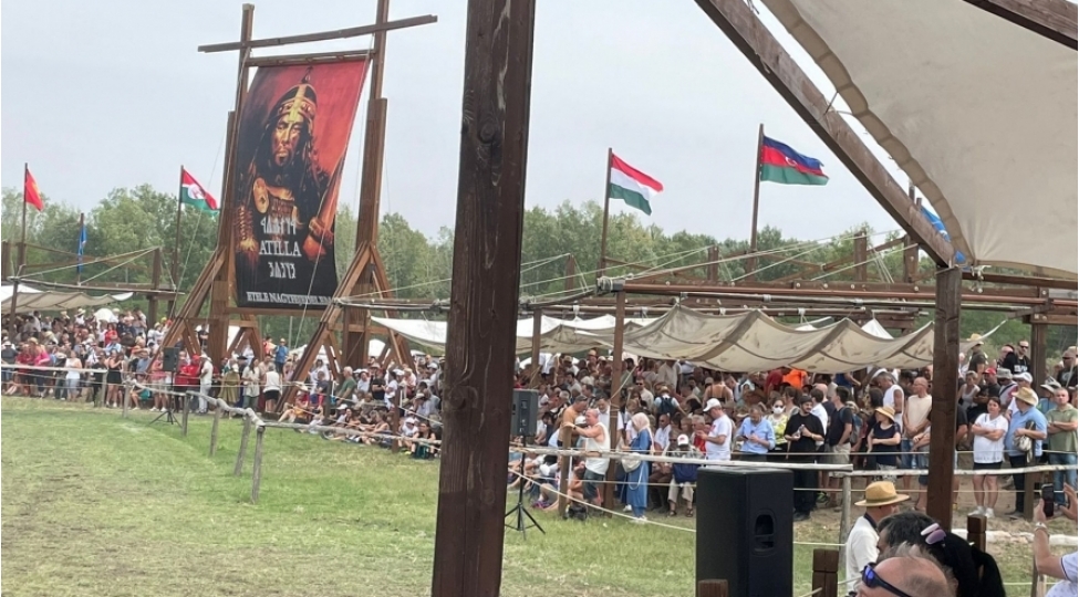 macaristanda-novbeti-umumturk-qurultay-festivalinin-achilishi-kechirilib