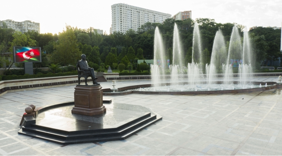 xetai-rayonunda-yerleshen-heyder-parki-yenidenqurmadan-sonra-istifadeye-verilib-fotovideo