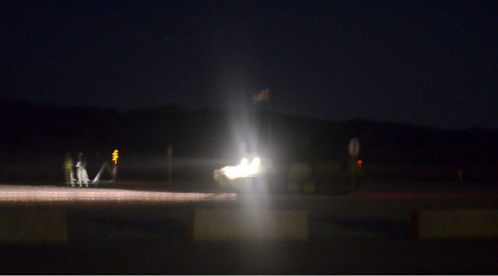 artilleriya-ateshinin-ustalari-musabiqesinde-gece-atishlari-icra-edilib