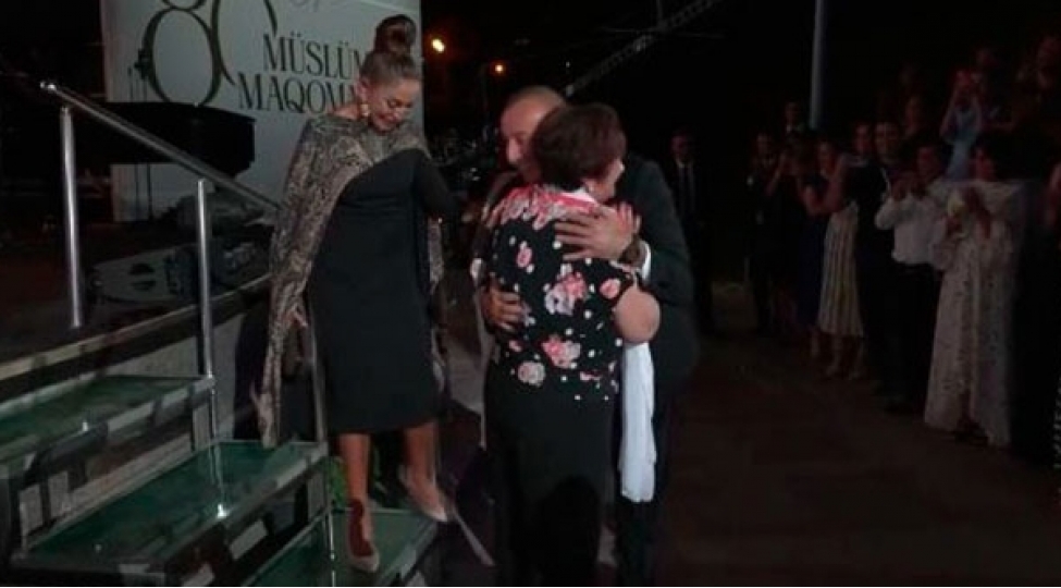 prezidentin-semimi-davranishi-gundem-oldu-video