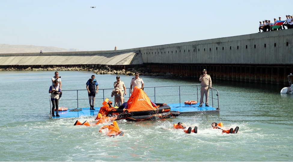 herbi-denizchilerimiz-novbeti-merheleni-ugurla-basha-vurublar-foto