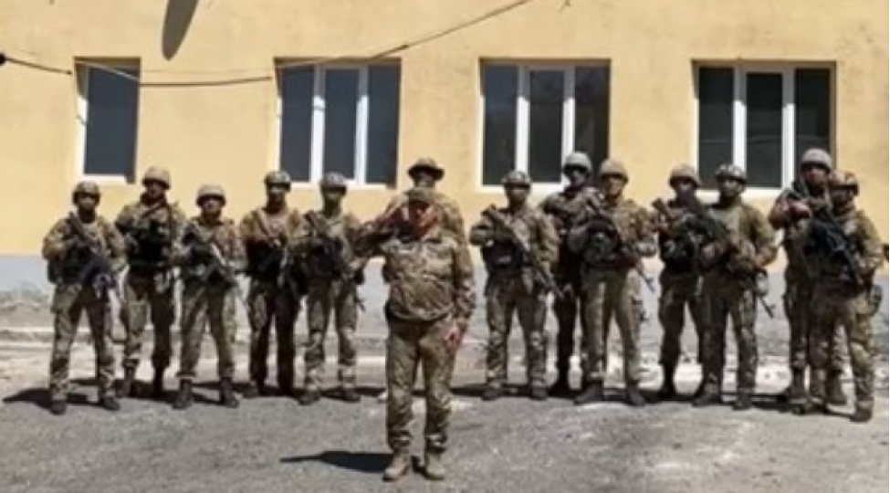 lachin-sheherinde-azerbaycan-bayragi-ucaldilib-ali-bash-komandana-meruze-olunub-video