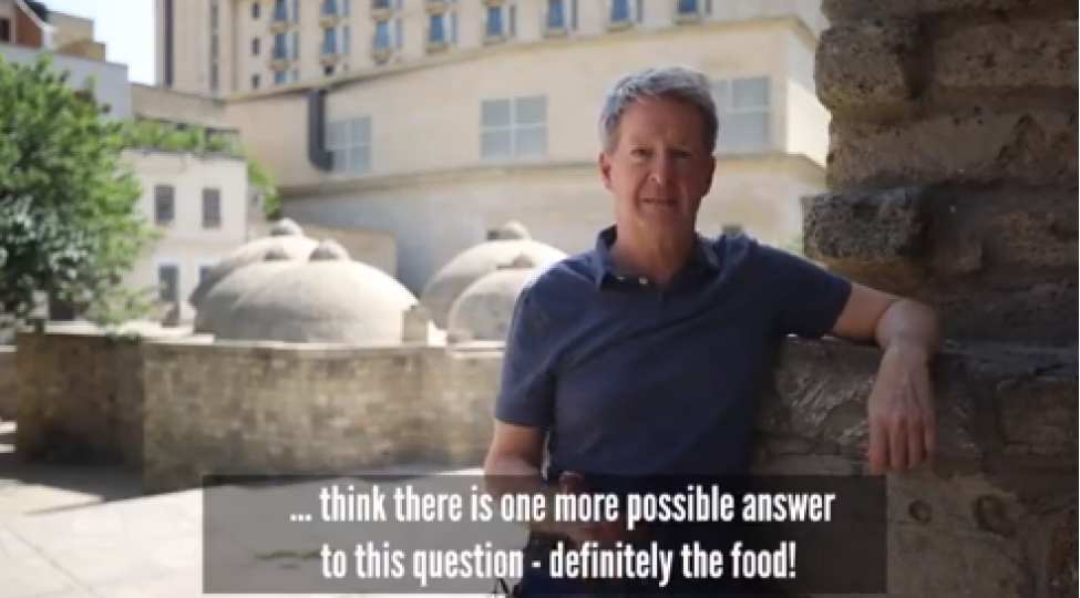 azerbaycanin-yemekleri-uchun-darixacam-ceyms-sharp