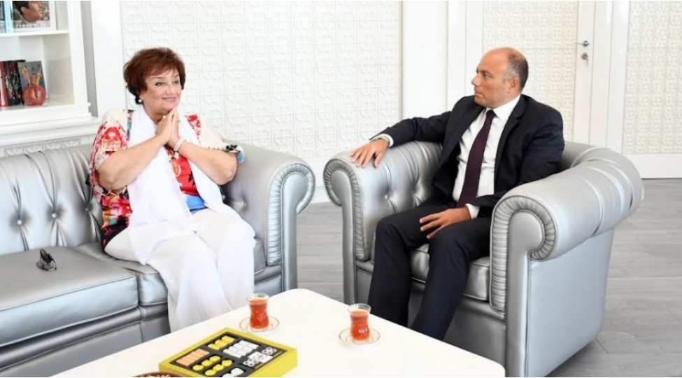 nazir-anar-kerimov-tamara-sinyavskayaya-sheref-ordenini-teqdim-edib