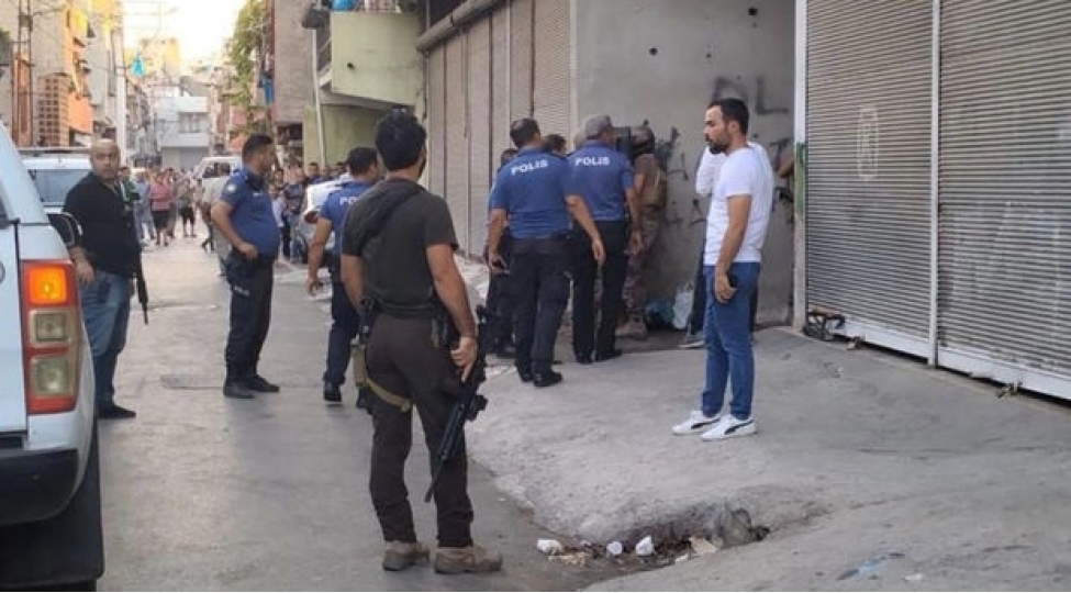 turkiyede-silahli-shexs-ushagi-esir-goturdu-video