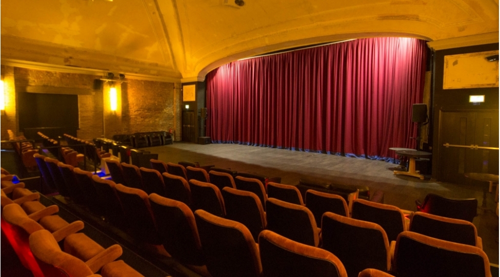 zulmet-ichinde-nur-140-yashli-irevan-dovlet-azerbaycan-dram-teatri